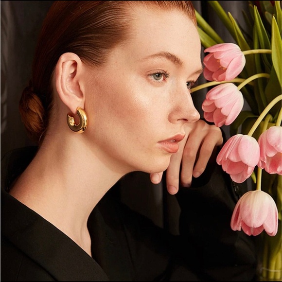 18k Gold Plated Gold Chunky Hoop Earrings - Picture 2 of 7